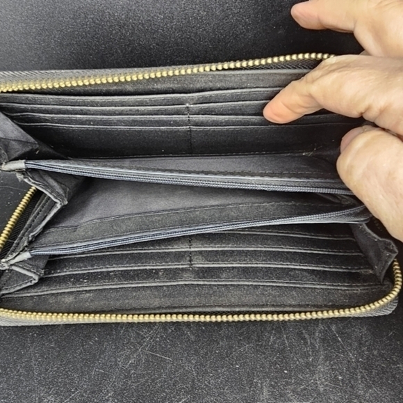 Vintage Isaac Mizrahi navy genuine‎ leather wallet - Picture 5 of 6